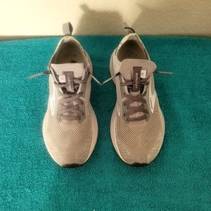 Women's Levitate  Brooks Size 6